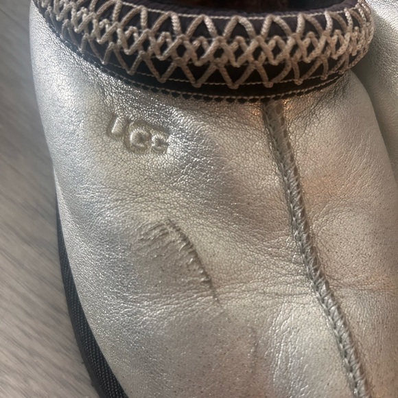 Ugg TAzz Silver Leather Kids Size 4 - Picture 5 of 7